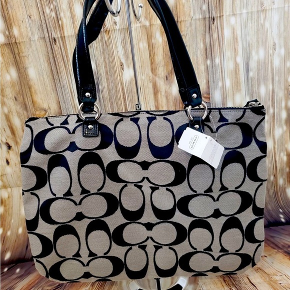 Coach Daisy Signature Tote Authentic - Picture 2 of 9